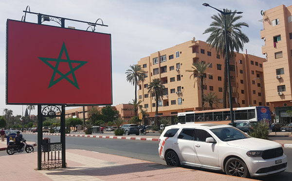 parkieren in Marrakech, zufälligerweise  neben der Flagge Marokkos!