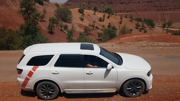 Mit dem Auto unterwegs im Hohen Atlas in Marokko